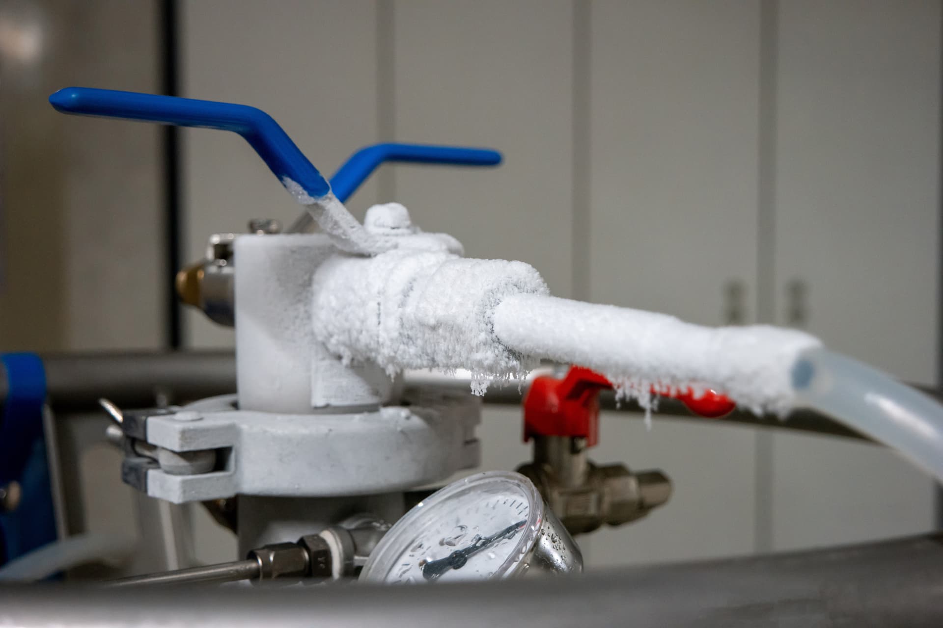 Blog post Refrigerant Leaks: Fix Frozen Evaporator Coils Step-by-Step image